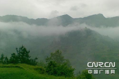 雷公山觀云霧 若隱若現(xiàn)如仙境(組圖)