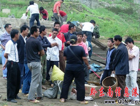 劍河柳川碼頭有人非法收購活蛇(圖)