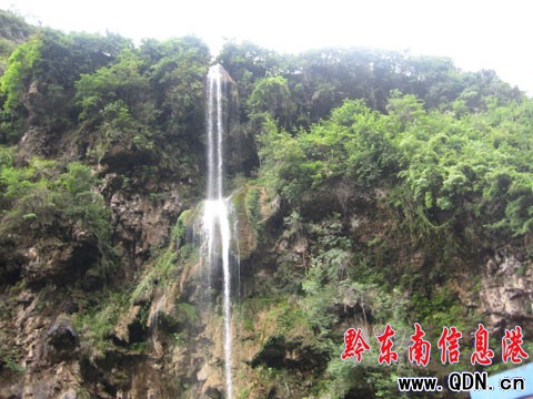 氵舞陽河之旅:飛流直下 “孔雀開屏”(圖)