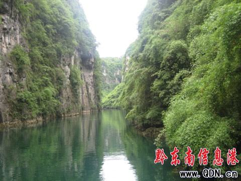 氵舞陽河之旅:飛流直下 “孔雀開屏”(圖)