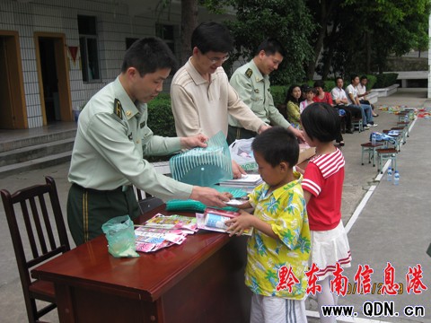 �侯�ٱ������؃�ͯ�^(gu��)����һ�����D��