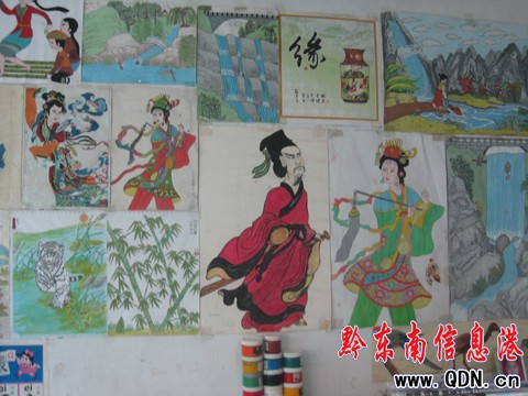 凱里農婦目不識丁繪出300幅畫 只為熏陶兒子