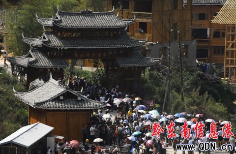 西江苗寨游客爆滿(圖)