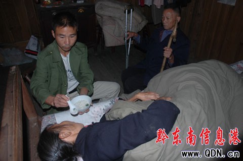 ��ƽһ�r���������ң���ĸ�������ӹֲ����D��