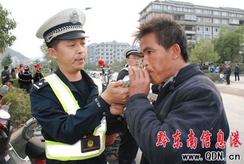 ��ɽ��(ji��)ǰ����Ħ��܇�_�������·ͨ�����D��