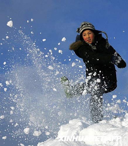 1��8�գ���Ӣ����ه�D�����¿���ѩ�������ϙ��򡣮�(d��ng)�գ��¿˵ČW(xu��)У�B�m(x��)�������������ͣ�n��