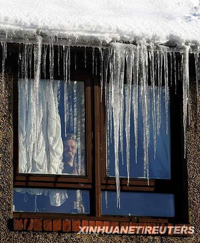 1��8�գ���Ӣ���K���m���ر��؅^(q��)��һλ����Ē�M����ķ��������⏈�������A��/·͸