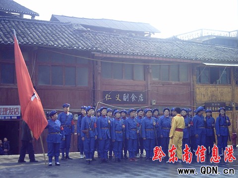 黎平紅色文化團(tuán)拉開春節(jié)舞龍慰問演出序幕(圖)