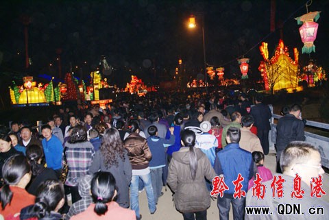 凱里大型燈會開燈 孔明燈成首日