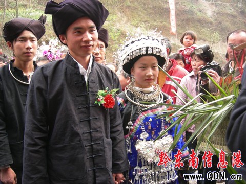 瞧!苗族婚俗好生熱鬧(組圖)