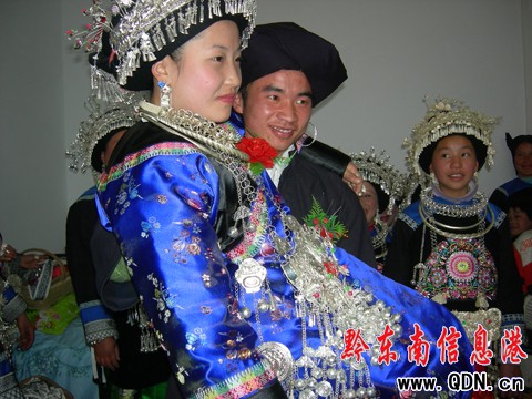 瞧!苗族婚俗好生熱鬧(組圖)