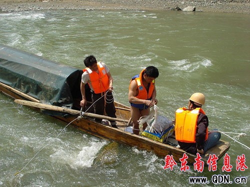 三板溪庫(kù)區(qū):炸礁石疏航道(組圖)