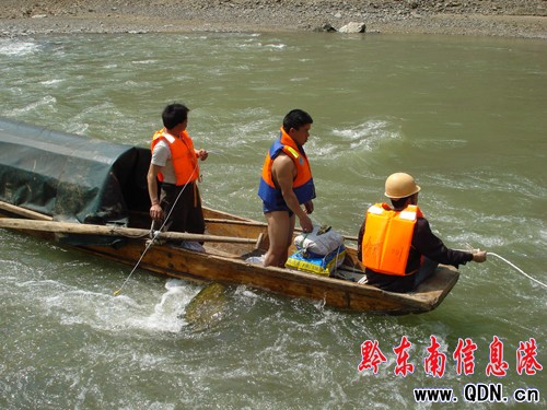 三板溪庫(kù)區(qū):炸礁石疏航道(組圖)