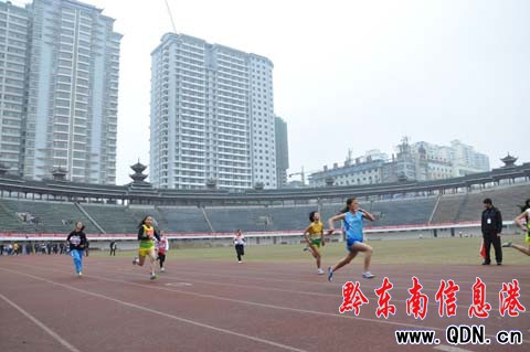凱里地區第四屆中小學生田徑運動會開幕(圖)