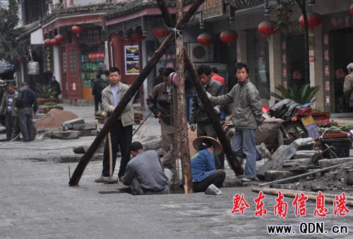 鎮遠維修古城步行街迎游客(圖)