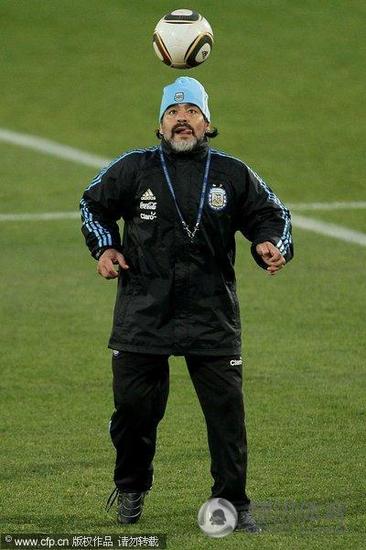 組圖:阿根廷備戰氛圍輕松老馬酷似圣誕老人