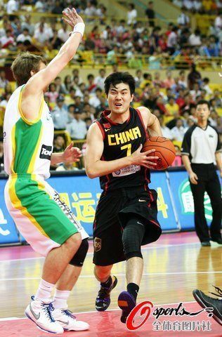 中國男籃86-82立陶宛 王治郅砍下15+2(組圖)