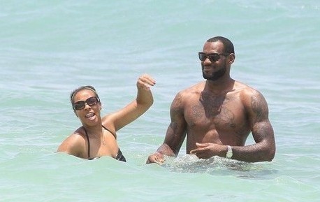 �ʵ۔yŮ�Ѻ�߅�ȼ� �������˄�(d��ng)���������D��