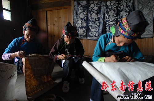 丹寨:苗胞農(nóng)閑學(xué)技藝(圖)