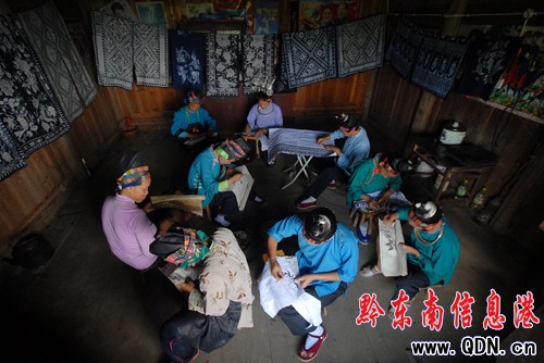 丹寨:苗胞農(nóng)閑學(xué)技藝(圖)