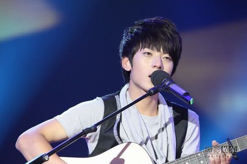 “快男”陳翔耳病加重疑將退賽(圖)