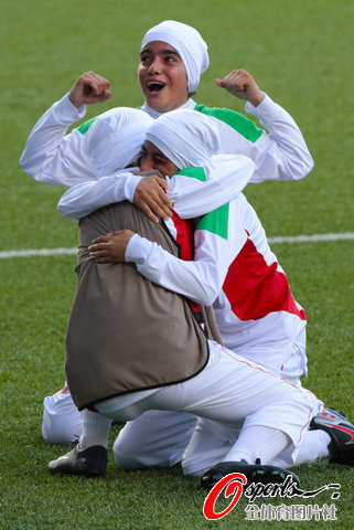 青奧會伊朗女足“全服武裝”進球也瘋狂(圖)