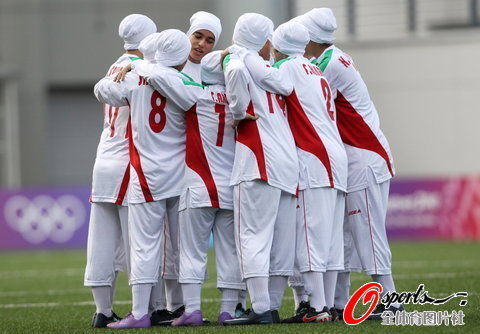 青奧會伊朗女足“全服武裝”進球也瘋狂(圖)