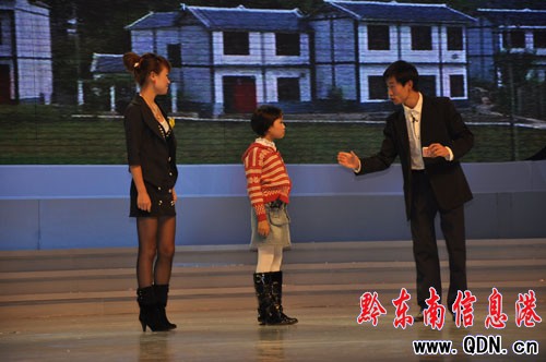 小品大賽半決賽開賽 《留守媽媽》獲中等評(píng)分