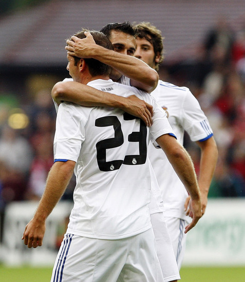 組圖:C羅大秀華麗盤帶 穆帥場邊露罕見微笑