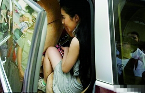 劉亦菲違章追車 交警手下留情(圖)