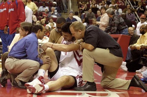 費(fèi)根:姚明手術(shù)傳聞屬實(shí) 他腳踝確有15根鋼釘