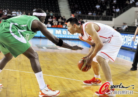 組圖:中國(guó)勝科特迪瓦 阿聯(lián)再砍26分稱霸內(nèi)線