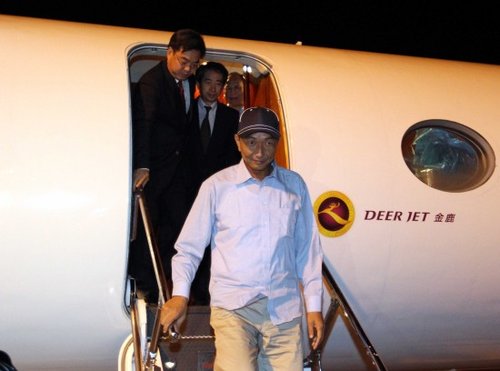 我國漁船船長詹其雄返福州 外交部長助理迎接