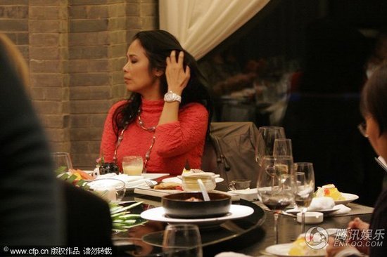 韋唯慶生獲洋男友送名貴單車(chē)撩發(fā)秀風(fēng)情(圖)