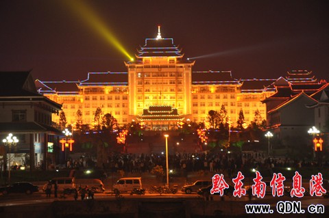 劍河行政中心廣場夜景璀璨奪目(圖)