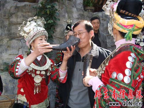 “阿濃苗家”游客火爆年創(chuàng)收百余萬(wàn)元(組圖)