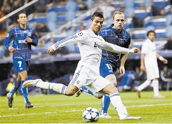 完美句點 皇馬四球大捷 頂住壓力 槍手完勝出線