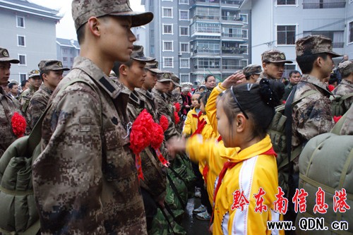 劍河52名新兵奔赴綠色軍營(圖)