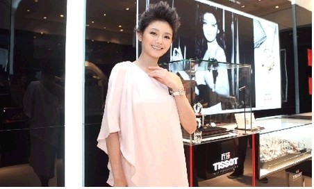 大S衣著寬松疑遮孕相 否認(rèn)艷照惹怒婆婆