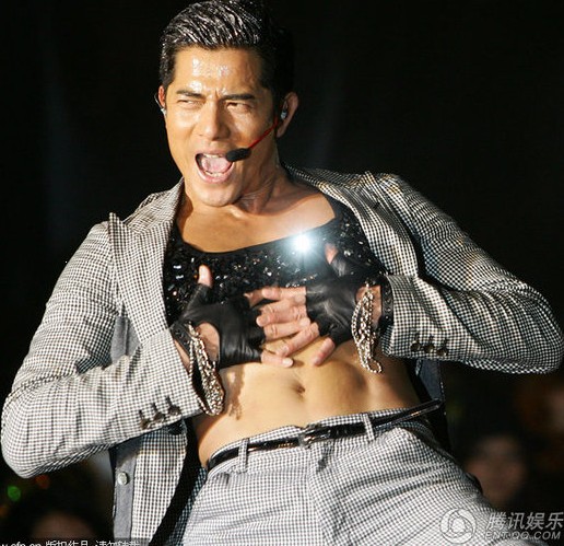 ������ƽ��ҹ���^�I�� �cŮ������¶��