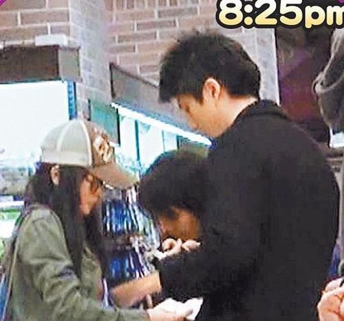 徐若瑄手挽10億身家小開逛超市 舉止親密(圖)
