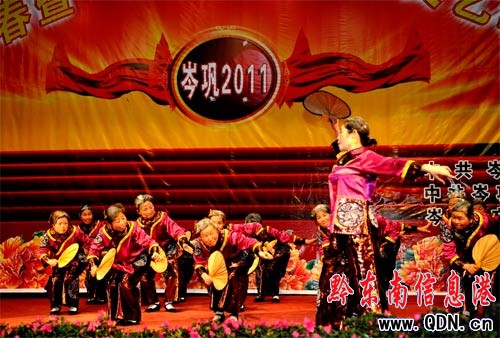 岑鞏縣隆重舉辦迎新春文藝晚會(圖)