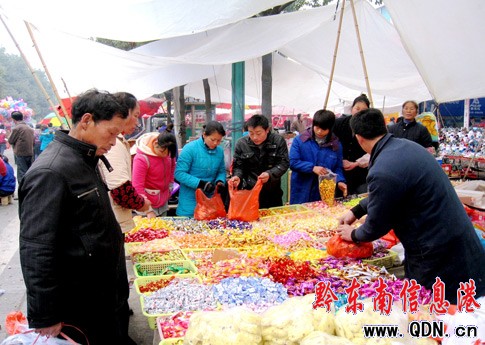 岑鞏:紅紅火火年味濃(組圖)