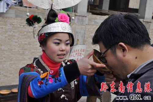 舟溪甘囊香舉行啟用新蘆笙堂祭祖活動(圖)