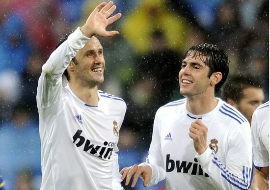 西甲-皇馬2-0距巴薩2分 本澤馬建功C羅獻(xiàn)助攻