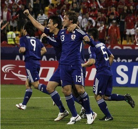 組圖:日本帥哥國腳與萌系名模完婚