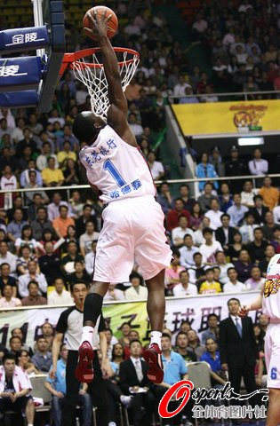 哈德森41分廣東橫掃東莞 連續(xù)九季殺進(jìn)總決賽