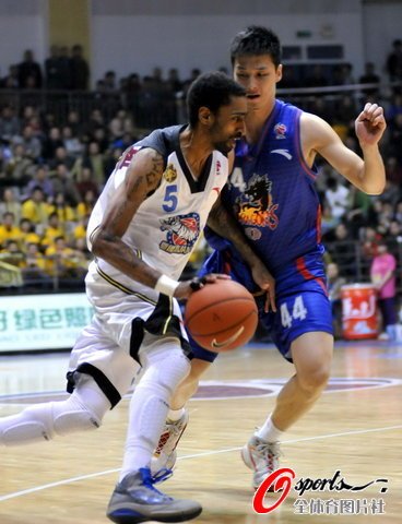 新疆3-0橫掃江蘇將戰廣東 連續3賽季進總決賽