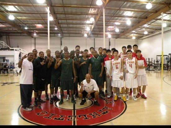 兵變門(mén)后國(guó)青繼續(xù)拉練 72-75不敵美高中球隊(duì)