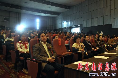 “宋慶齡愛心書庫”頒獎大會在凱里舉行(組圖)